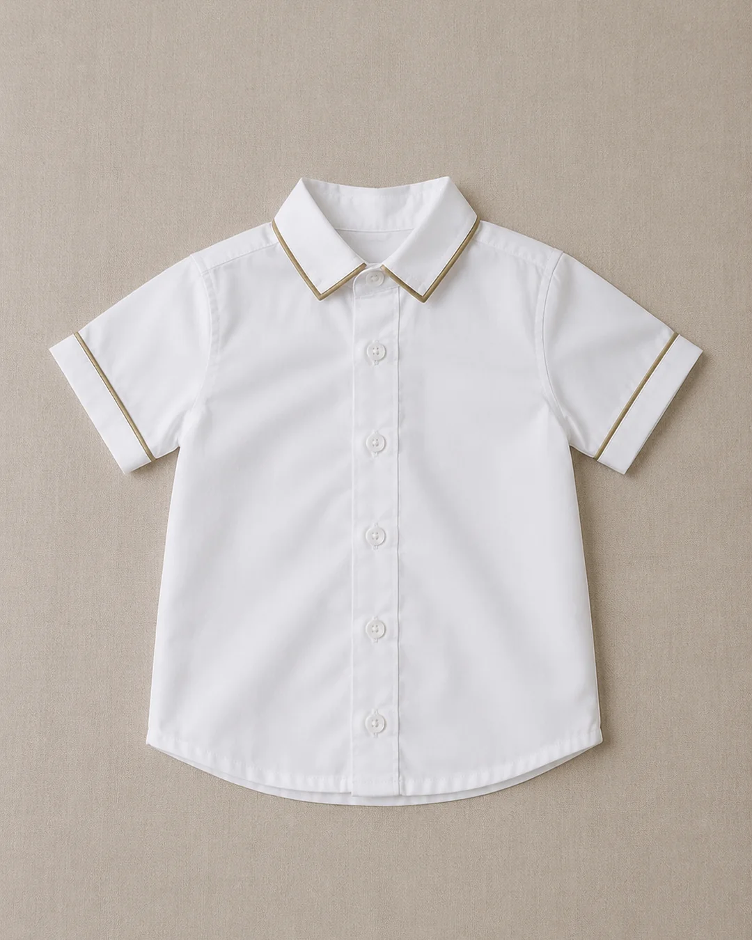 Camisa social branca com carcela criativa + colarinho com vivo dourado